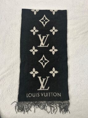 Louis Vuitton Black and Ivory Monogram Knit Scarf